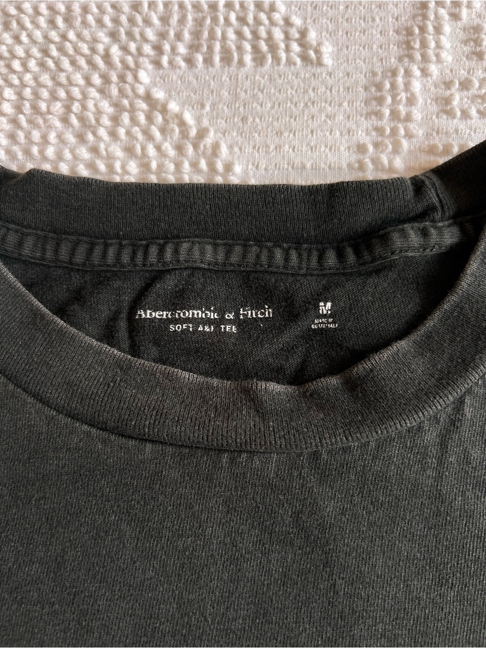 Abercrombie & Fitch Black Smoky Mountains Bear Graphic Tee - Picture 3 of 3